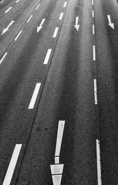 Seyahat yönünü. Yol çizgileri. Taşıma