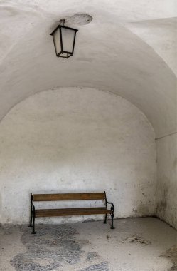 Antik katedral içinde Sevilla yerde yalnız fotoğrafı 
