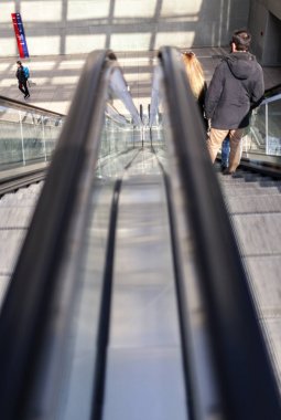 Bina kapalı Asansör üzerinde insanların fotoğraf