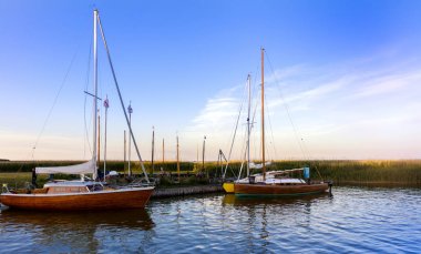 Yelken gemi su Harbor fotoğrafı