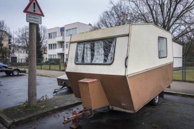 Eski kamp araba fotoğraf liman yolu üzerinde