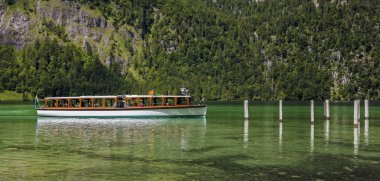 Yelken gemi su Harbor fotoğrafı