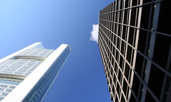 Φωτογραφία Του Σύγχρονου Ουρανοξύστη Στην Πόλη Βερολίνο Γερμανία — Φωτογραφία Αρχείου