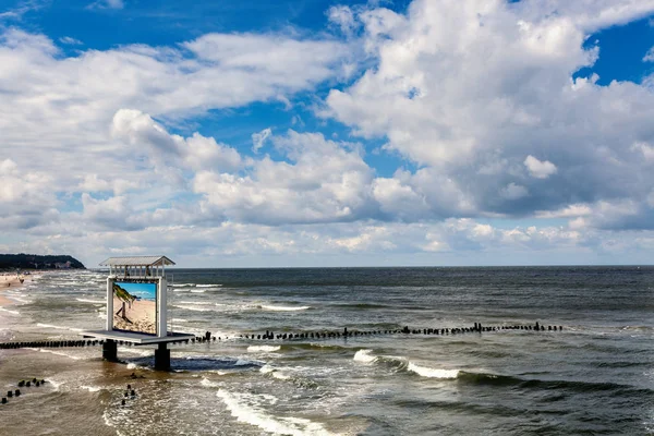 Zandstrand Strand Van Oostzee Met Blauwe Hemelachtergrond — Stockfoto