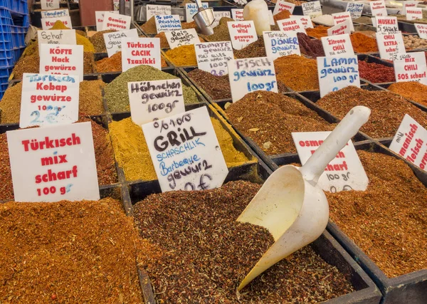 Nahaufnahme Schmackhafter Trockener Indischer Gewürze Auf Dem Markt — Stockfoto