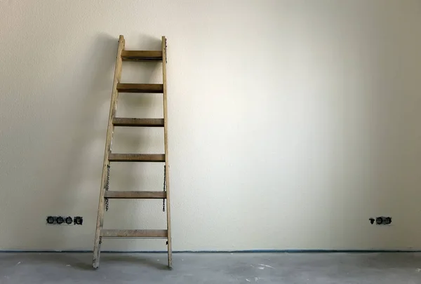 Wooden Ladder Empty Room Repair Concept — Stock Photo, Image