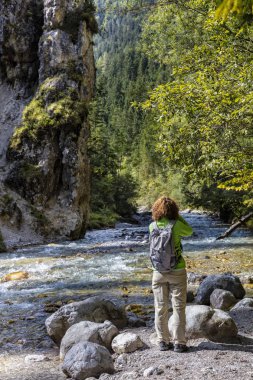 sahne fotoğraf kadın inanılmaz Rhine şelale yakınında