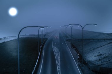 Sis fotoğraf gece zaman yolda