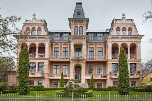 Háttérben Gyönyörű Történelmi Villa Fotó — Stock Fotó