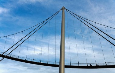 Köprü inşaatı gündüz vurdu 