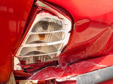 Bozuk kuyruk ve yan arabayla kaza nedeniyle  