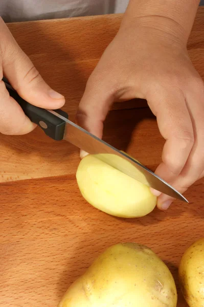 Preparar Patata Orgánica Fresca Mano Cuchillo — Foto de Stock