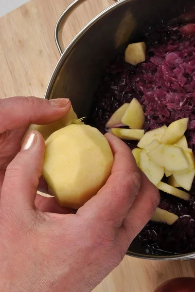Prepare One Organic Apple Red Cabbage — Stock Photo, Image