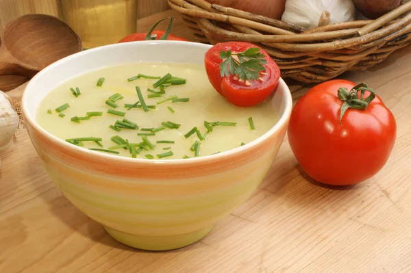 Kom Met Aardappelsoep Tomaten Close — Stockfoto