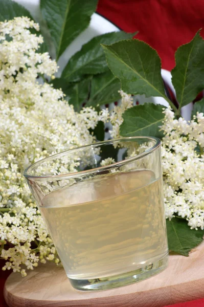 花の花で自家製のおいしいジュースのクローズ アップ写真 — ストック写真