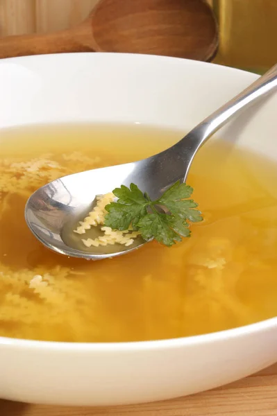 Hühnersuppe Mit Nudeln Weißer Schüssel Nahaufnahme — Stockfoto