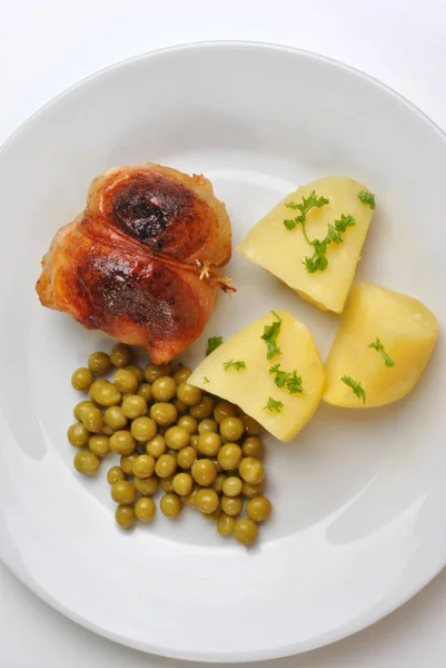 Rostad Läckra Kyckling Olivolja Med Potatis Och Ärter — Stockfoto