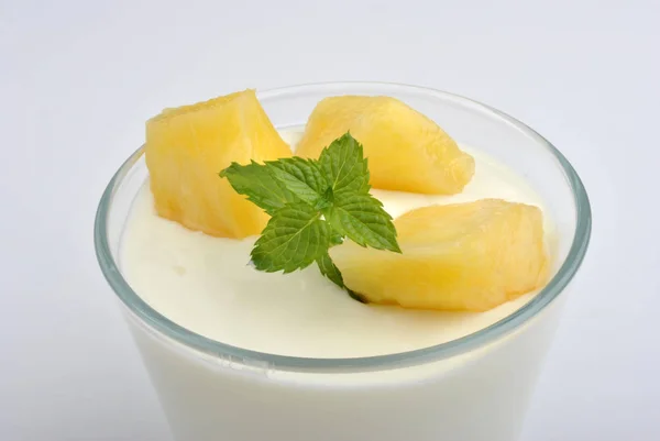 Egyes Szerves Ananász Természetes Joghurt Menta — Stock Fotó