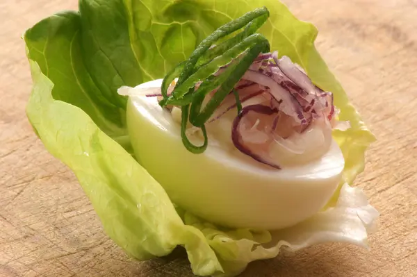 Egg Half Onion Pieces Cabbage Leaf Close — Stock Photo, Image