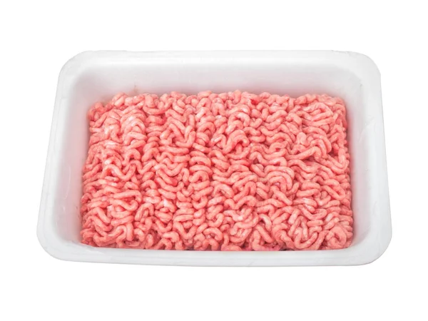 発泡スチロールの箱が白で隔離の豚ミンチ肉 — ストック写真