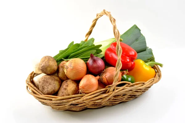 Quelques Légumes Frais Biologiques Dans Panier — Photo