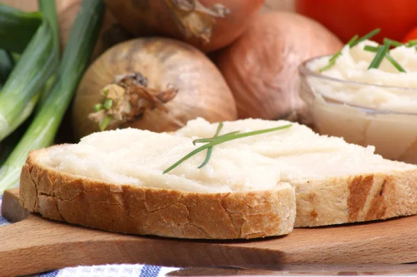 Close Foto Van Lekkere Witte Boter Brood Houten Bord — Stockfoto