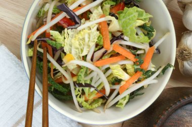 kase tablo arka plan üzerinde renkli taze sebze yakın çekim fotoğraf