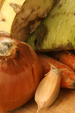 yığın küflü sebze ahşap masa, yakın çekim kesme 