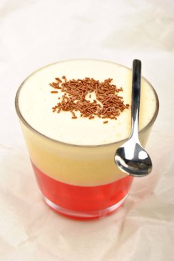 bazı organik yumurta kremalı Çilekli pasta ister