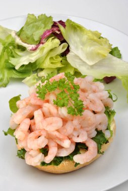 biraz taze karides ve organik salata Kral