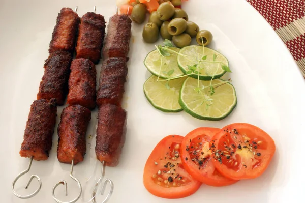 Grilled Sausages Fresh Vegetables Plate — Stock Photo, Image
