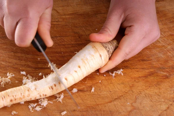 Preparar Chirivía Orgánica Fresca Mano Cuchillo — Foto de Stock