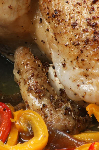 Pollo Asado Delicioso Con Verduras Frescas — Foto de Stock