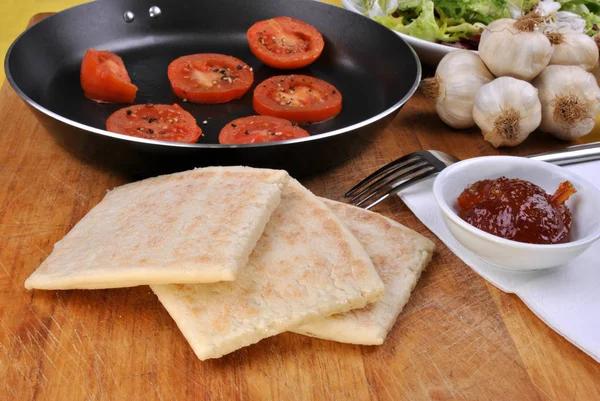 Primer Plano Sabroso Pan Patata Irlandesa Tomates Sartén — Foto de Stock