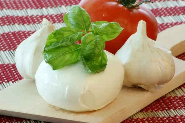신선한 유기농 마늘과 토마토 — 스톡 사진