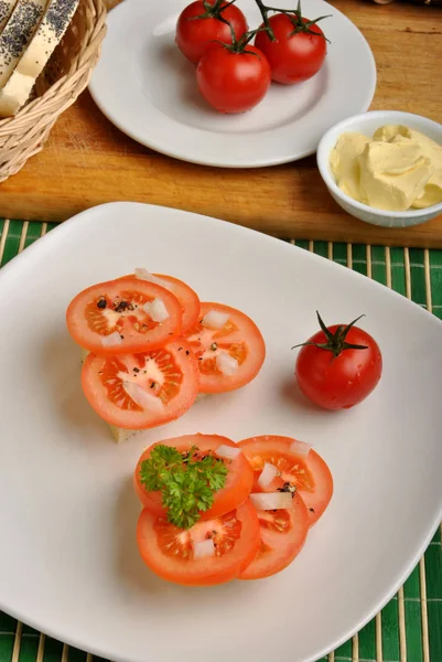 접시에 토마토와 — 스톡 사진