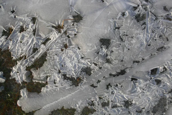 Iced Powierzchni Creek Zimowy Dzień Zbliżenie — Zdjęcie stockowe