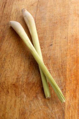 yakın çekim, taze Tay Limon otu ahşap arka plan üzerinde