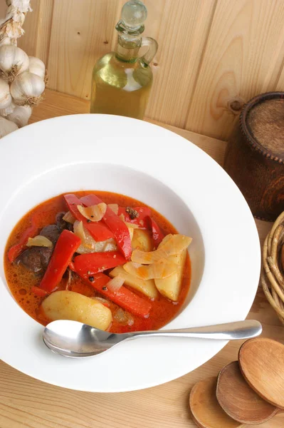 Sup Dengan Rebus Pepper Dengan Kentang Dan Bawang Piring — Stok Foto