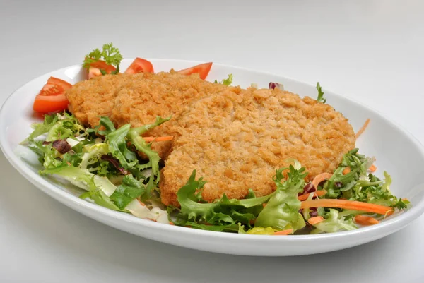 Filetes Pescado Empanados Con Hierbas Orgánicas Plato — Foto de Stock