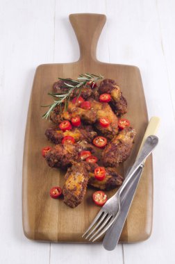 lezzetli ızgara tavuk budu masada Close-Up