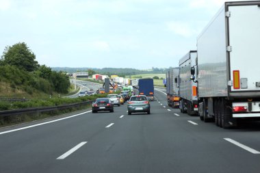 Berlin yol açık yolda trafik Jam fotoğrafı