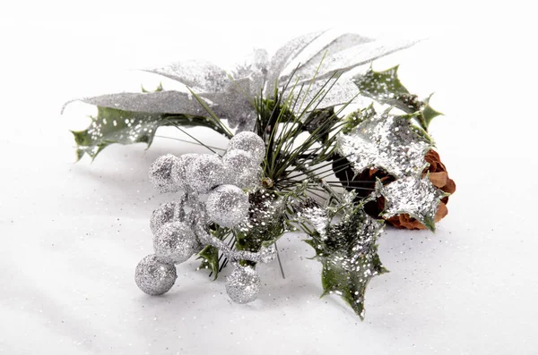 Χριστούγεννα Διακόσμηση Εορταστική Δεσμεύεται Κώνο Πεύκου Λευκό — Φωτογραφία Αρχείου