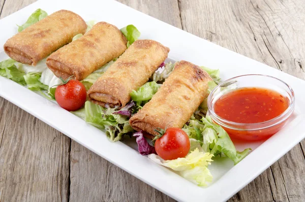 Rollos Primavera Con Ensalada Salsa Plato — Foto de Stock