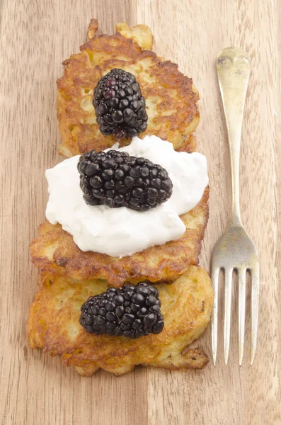 Panqueque Irlandés Con Moras Crema Agria — Foto de Stock