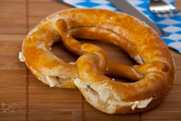 Pretzel Mantequilla Bávara Mesa —  Fotos de Stock