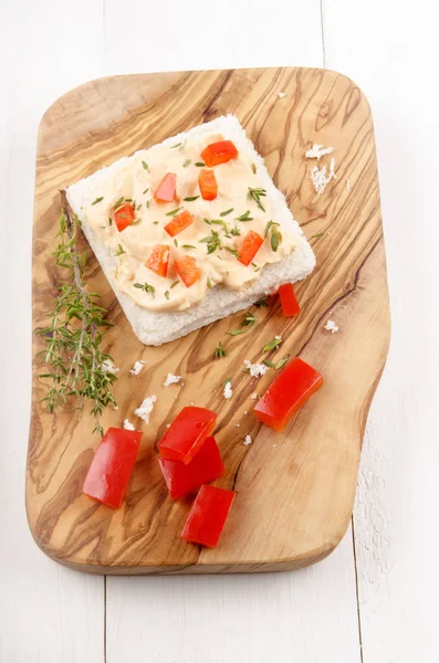 Red Bell Pepper Soft Cheese Thyme Bread — Stock Photo, Image