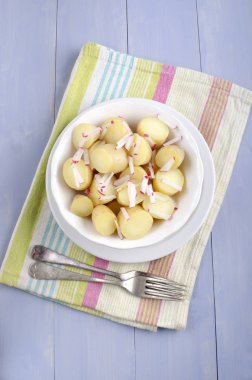 Organik Bebek Kumpir turp bir kase kıyılmış