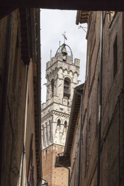 torre del mangia siena, İtalya'nın Toskana bölgesinde bir kulede mi. 