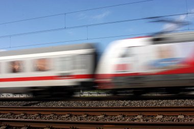 Yük treni yakın atış